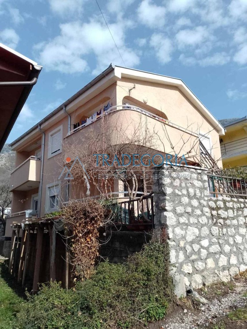 <p>Apartment-type house in Shushani.</p><p> Plot area 450 m2</p><p> House area 220 m2</p><p> The house has 2 floors, on the 1st floor there are 2 apar 