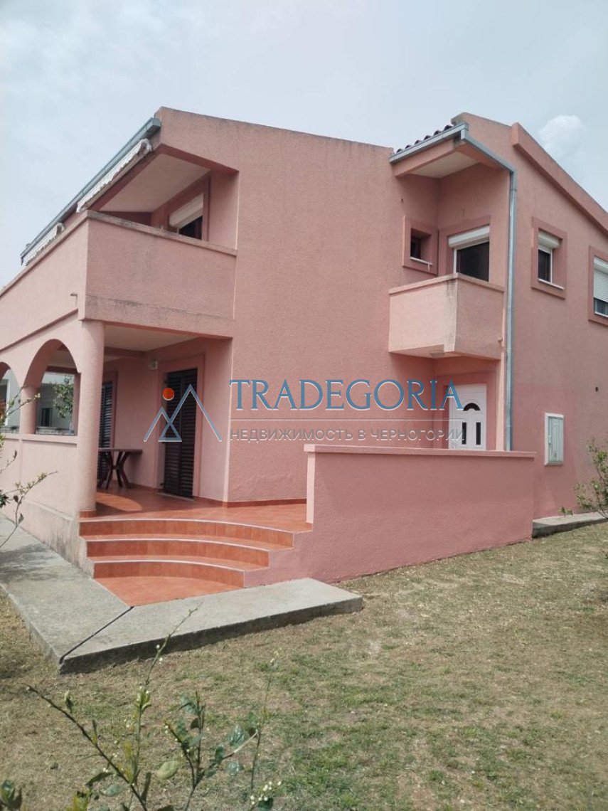 <p>Apartment-type house in Shushani.</p><p> Plot area 450 m2</p><p> House area 220 m2</p><p> The house has 2 floors, on the 1st floor there are 2 apar