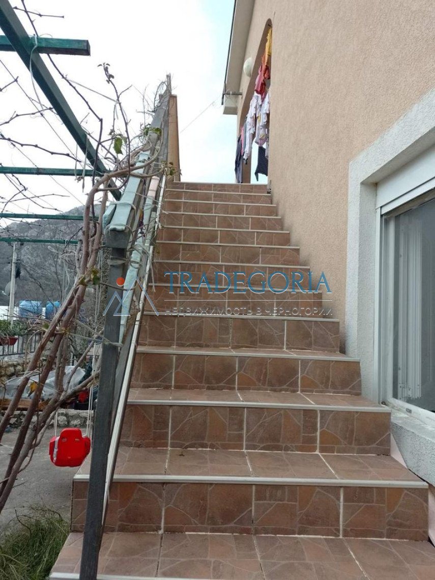 <p>Apartment-type house in Shushani.</p><p> Plot area 450 m2</p><p> House area 220 m2</p><p> The house has 2 floors, on the 1st floor there are 2 apar