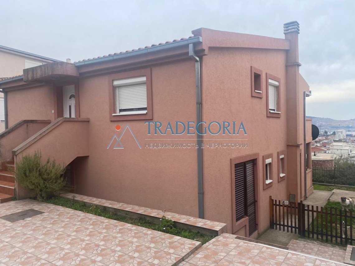 <p>Apartment-type house in Shushani.</p><p> Plot area 450 m2</p><p> House area 220 m2</p><p> The house has 2 floors, on the 1st floor there are 2 apar