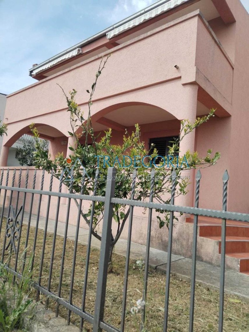 <p>Apartment-type house in Shushani.</p><p> Plot area 450 m2</p><p> House area 220 m2</p><p> The house has 2 floors, on the 1st floor there are 2 apar