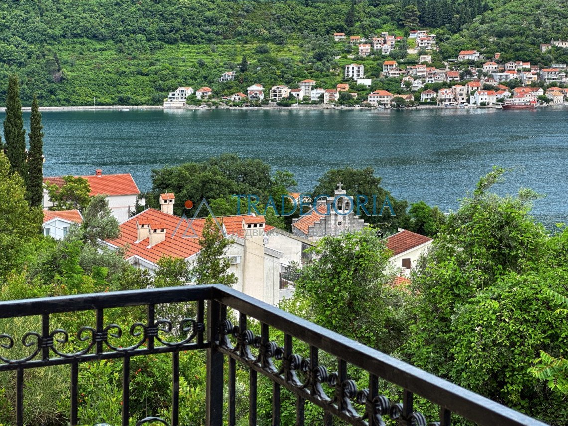 <h3>Apartment 1</h3><p> Key parameters:</p> Location: Kamenari Property type: Apartment Area: 36.43 m² Number of floors: 3rd floor Number of bedrooms: