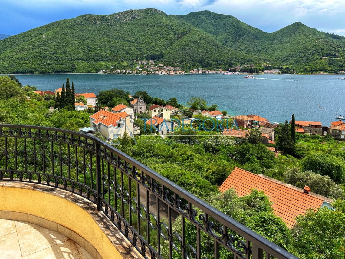 <h3>Apartment 1</h3><p> Key parameters:</p> Location: Kamenari Property type: Apartment Area: 36.43 m² Number of floors: 3rd floor Number of bedrooms: