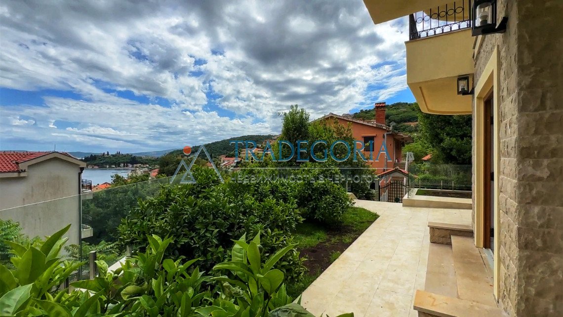 <h3>Apartment 1</h3><p> Key parameters:</p> Location: Kamenari Property type: Apartment Area: 36.43 m² Number of floors: 3rd floor Number of bedrooms: