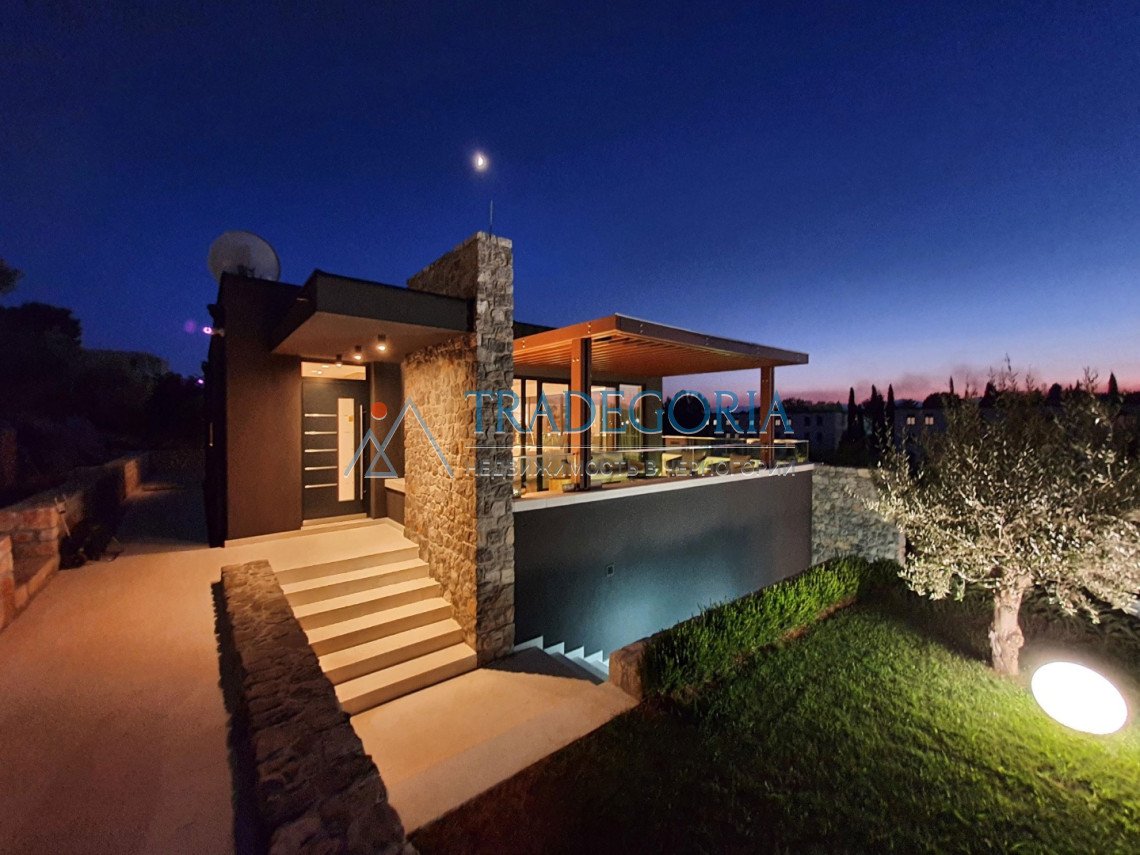 <h3>Key parameters:</h3> Location: Podgorica Property type: villa Property type: new building House area: 162 m² Plot area: 593 m² View: panoramic vie