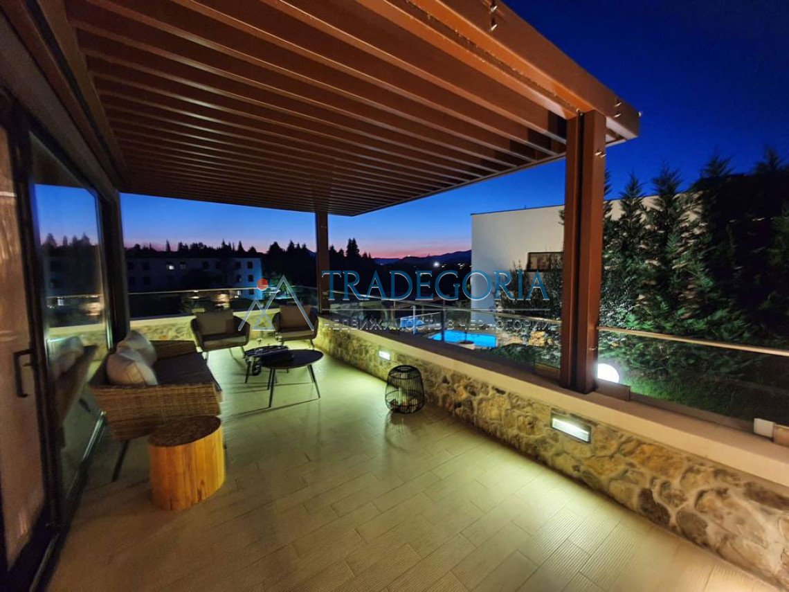 <h3>Key parameters:</h3> Location: Podgorica Property type: villa Property type: new building House area: 162 m² Plot area: 593 m² View: panoramic vie