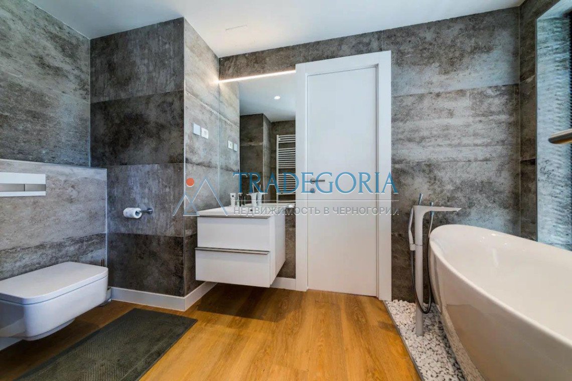 <h3>Key parameters:</h3> Location: Podgorica Property type: villa Property type: new building House area: 162 m² Plot area: 593 m² View: panoramic vie