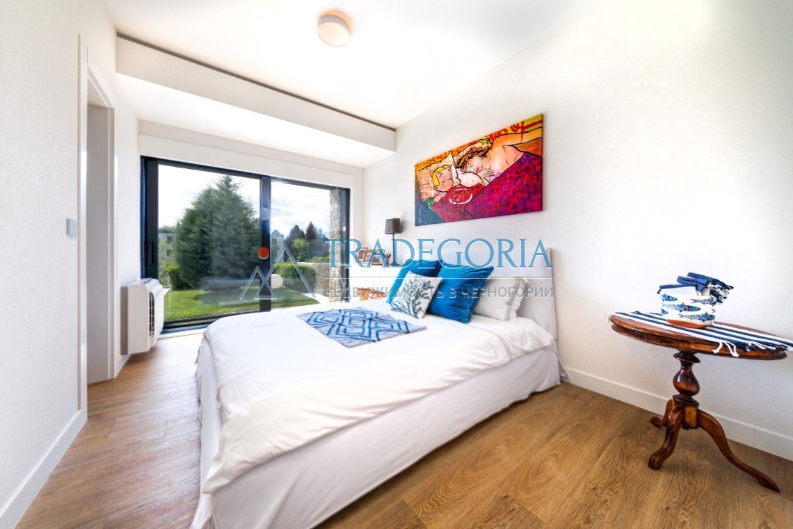 <h3>Key parameters:</h3> Location: Podgorica Property type: villa Property type: new building House area: 162 m² Plot area: 593 m² View: panoramic vie