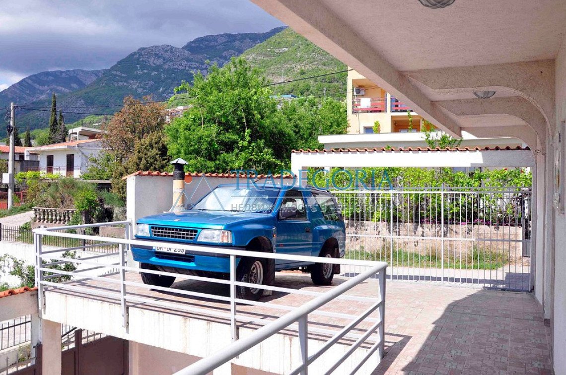 <h3>House with sauna and sea view in Sutomore</h3><p> Key parameters:</p> Location: Sutomore Property type: House Property type: Resale House area: 25