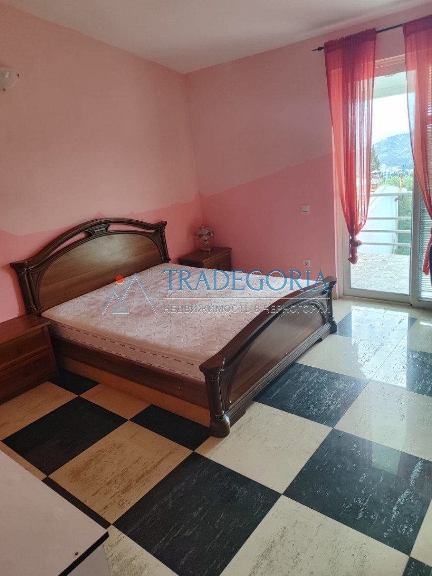 <h3>House with sauna and sea view in Sutomore</h3><p> Key parameters:</p> Location: Sutomore Property type: House Property type: Resale House area: 25