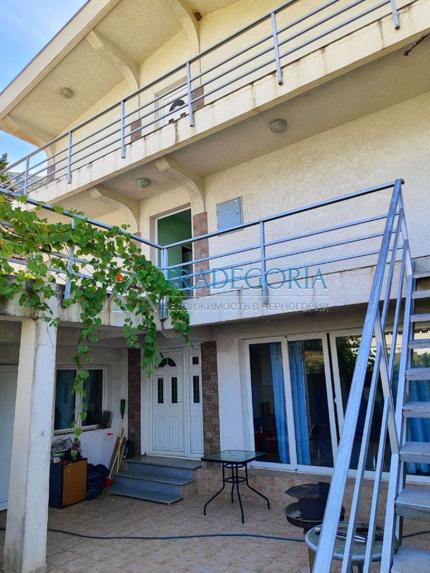 <h3>House with sauna and sea view in Sutomore</h3><p> Key parameters:</p> Location: Sutomore Property type: House Property type: Resale House area: 25