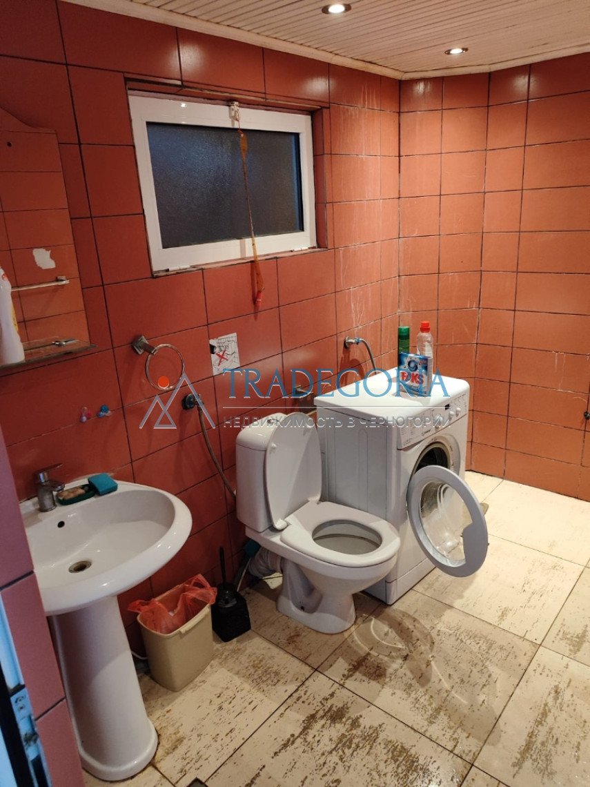 <h3>House with sauna and sea view in Sutomore</h3><p> Key parameters:</p> Location: Sutomore Property type: House Property type: Resale House area: 25