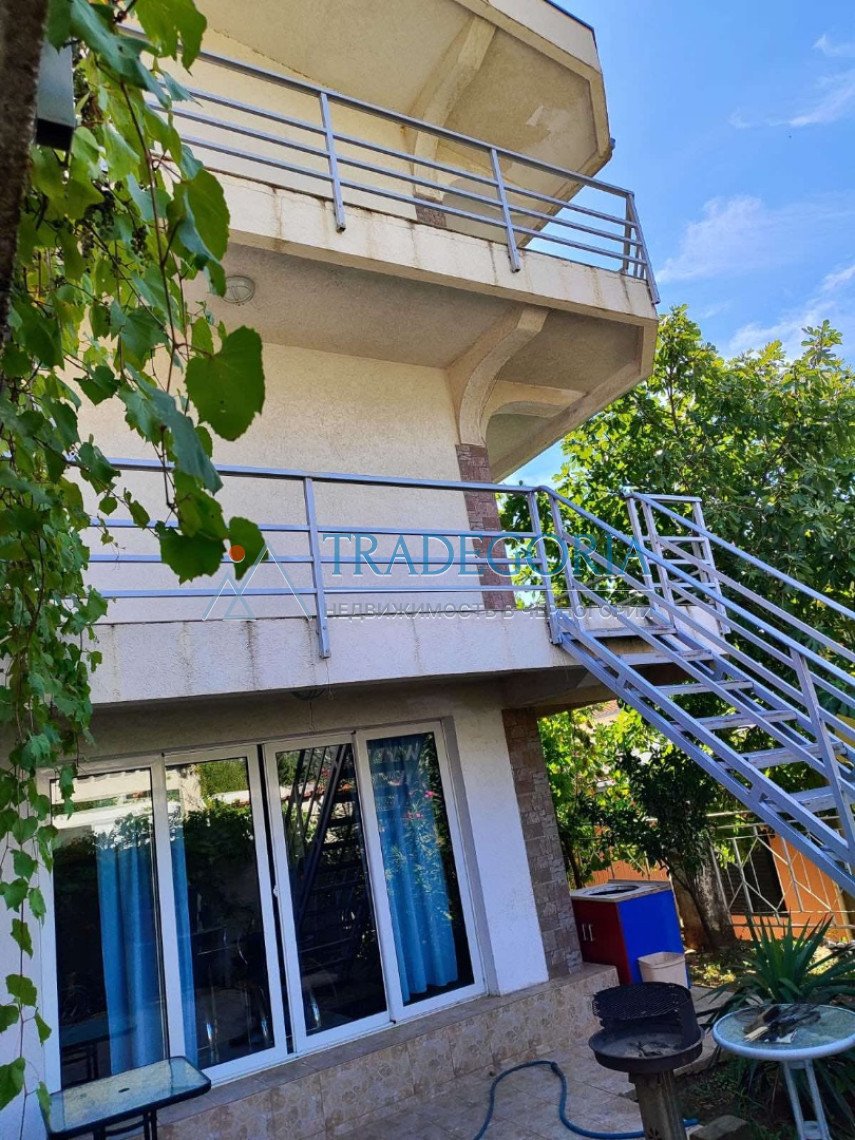 <h3>House with sauna and sea view in Sutomore</h3><p> Key parameters:</p> Location: Sutomore Property type: House Property type: Resale House area: 25