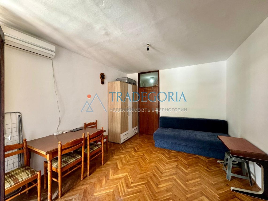 <p>Key parameters:</p> Location: Sutomore Property type: studio Apartment area: 26 m² View: mountains Floor: 5th floor of a six-story building Elevato