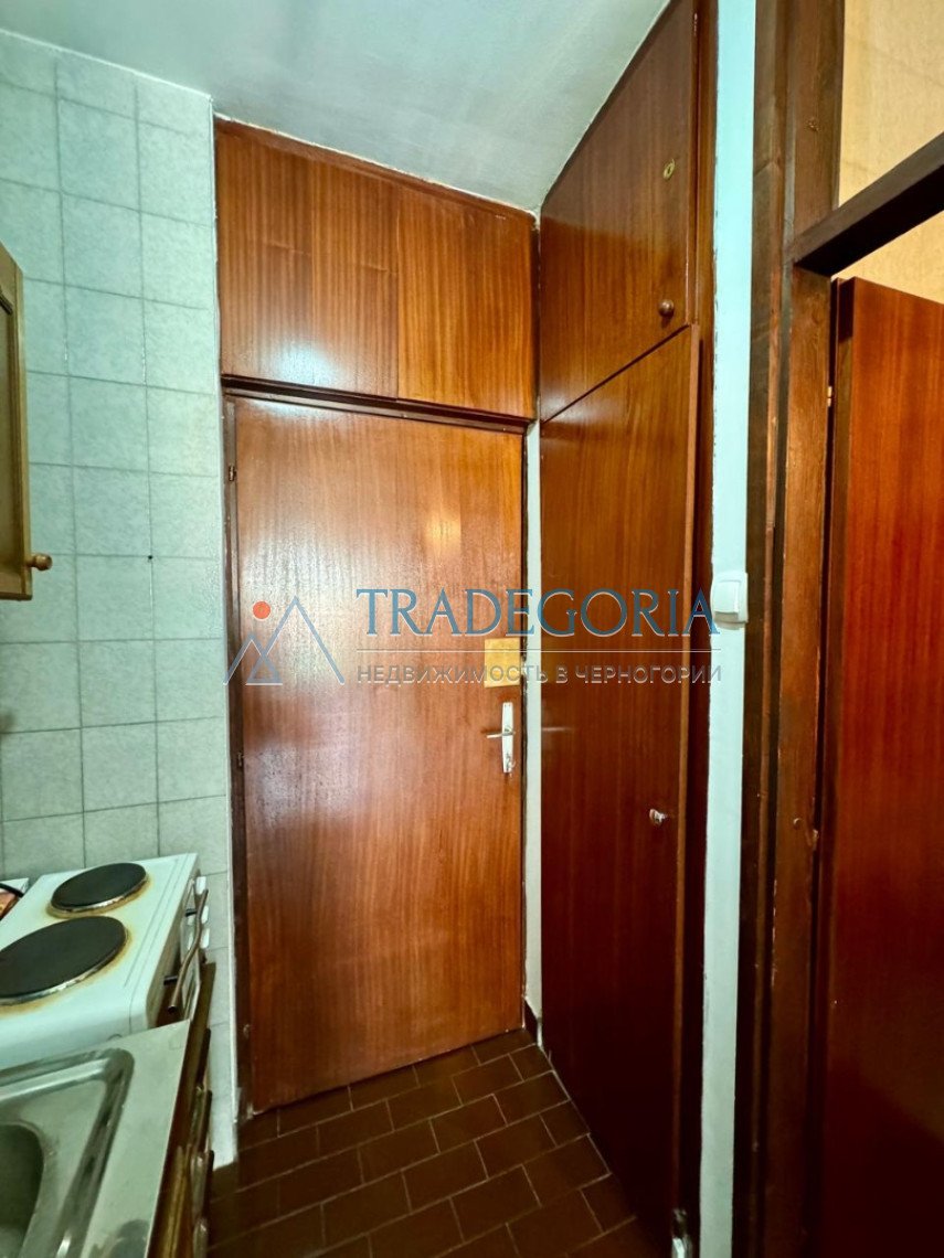 <p>Key parameters:</p> Location: Sutomore Property type: studio Apartment area: 26 m² View: mountains Floor: 5th floor of a six-story building Elevato