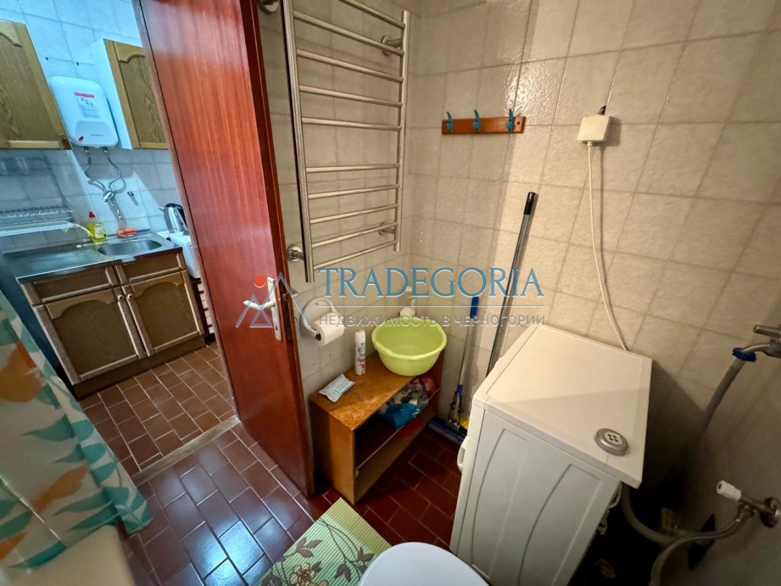 <p>Key parameters:</p> Location: Sutomore Property type: studio Apartment area: 26 m² View: mountains Floor: 5th floor of a six-story building Elevato