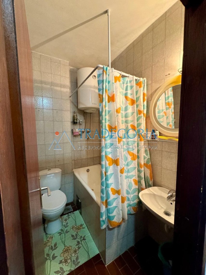 <p>Key parameters:</p> Location: Sutomore Property type: studio Apartment area: 26 m² View: mountains Floor: 5th floor of a six-story building Elevato