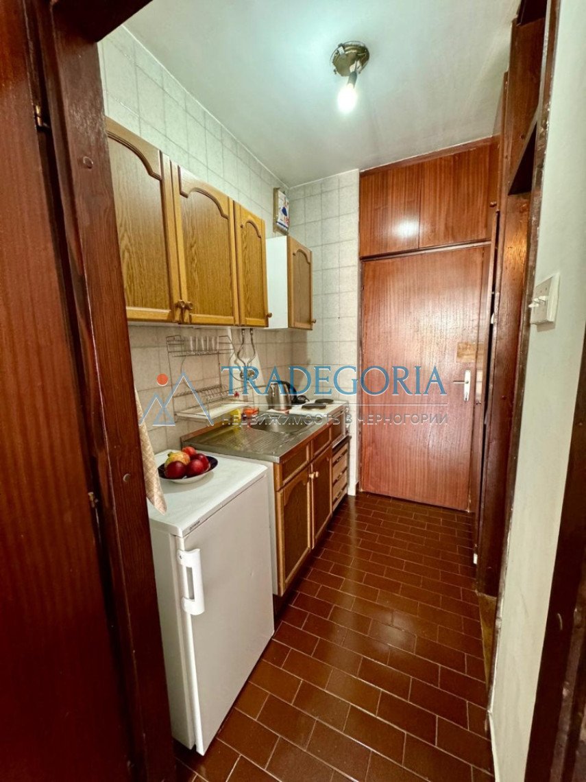 <p>Key parameters:</p> Location: Sutomore Property type: studio Apartment area: 26 m² View: mountains Floor: 5th floor of a six-story building Elevato