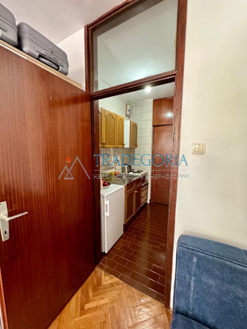 <p>Key parameters:</p> Location: Sutomore Property type: studio Apartment area: 26 m² View: mountains Floor: 5th floor of a six-story building Elevato