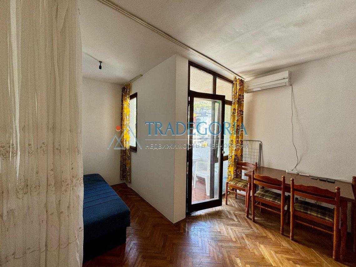 <p>Key parameters:</p> Location: Sutomore Property type: studio Apartment area: 26 m² View: mountains Floor: 5th floor of a six-story building Elevato
