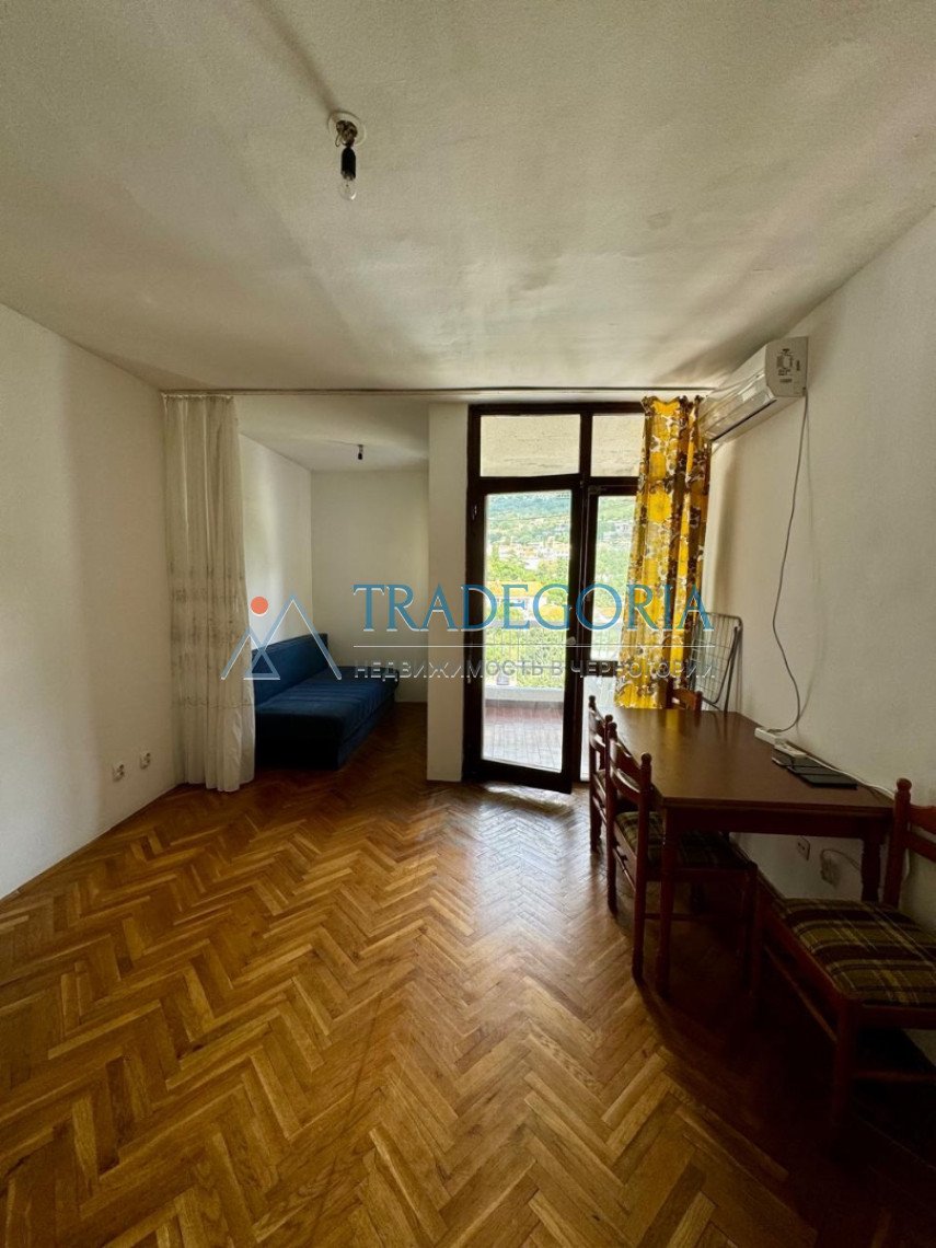 <p>Key parameters:</p> Location: Sutomore Property type: studio Apartment area: 26 m² View: mountains Floor: 5th floor of a six-story building Elevato