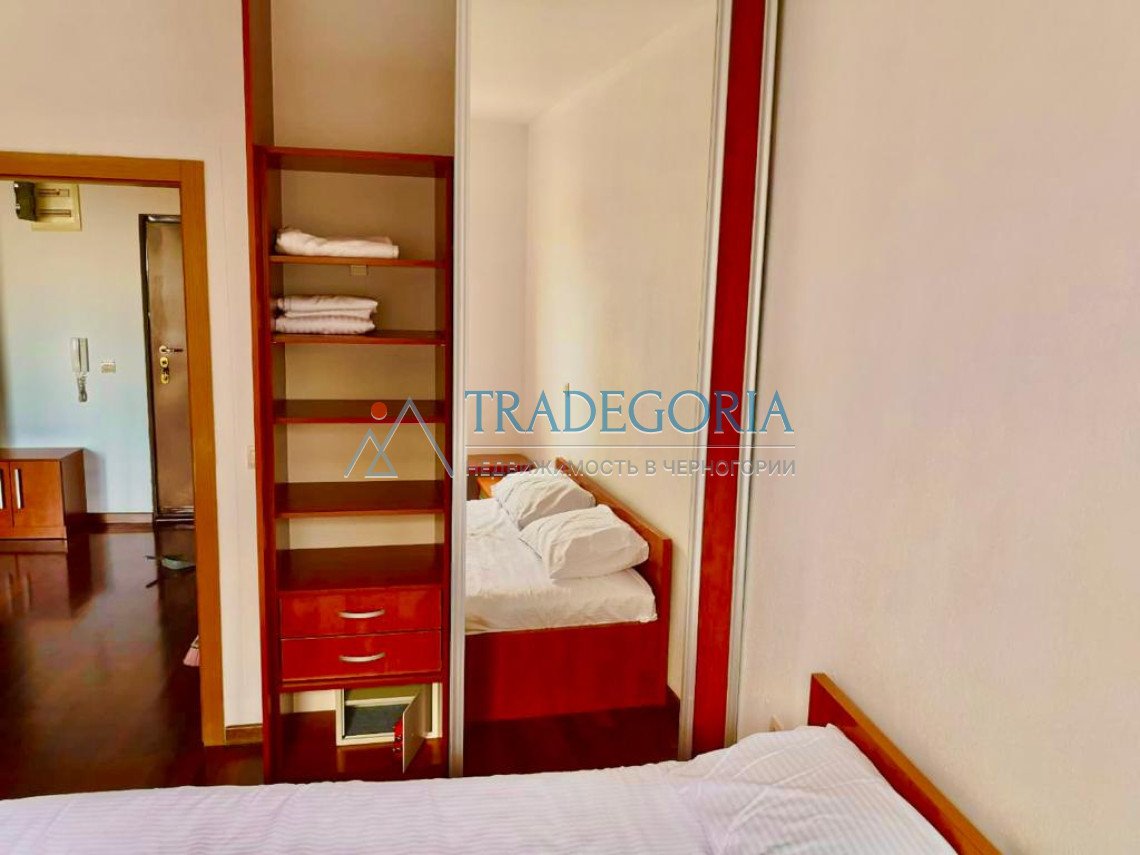 <h3>Key parameters</h3> Location: Petrovac Property type: apartment Property type: secondary Area: 50 m² (in fact, 46 m² according to documents) Regis