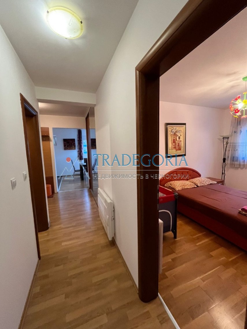 <p>Two bedroom apartment with two balconies in Becici</p><h3> Key parameters</h3> Location: Becici, next to the Mix Market store Property type: apartm