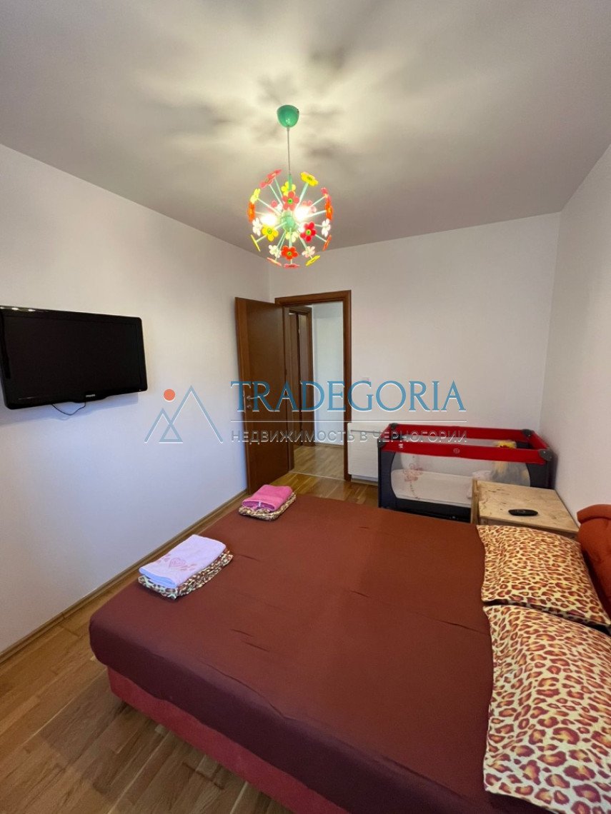 <p>Two bedroom apartment with two balconies in Becici</p><h3> Key parameters</h3> Location: Becici, next to the Mix Market store Property type: apartm