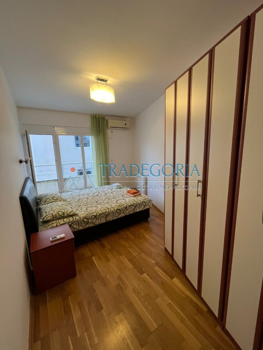<p>Two bedroom apartment with two balconies in Becici</p><h3> Key parameters</h3> Location: Becici, next to the Mix Market store Property type: apartm
