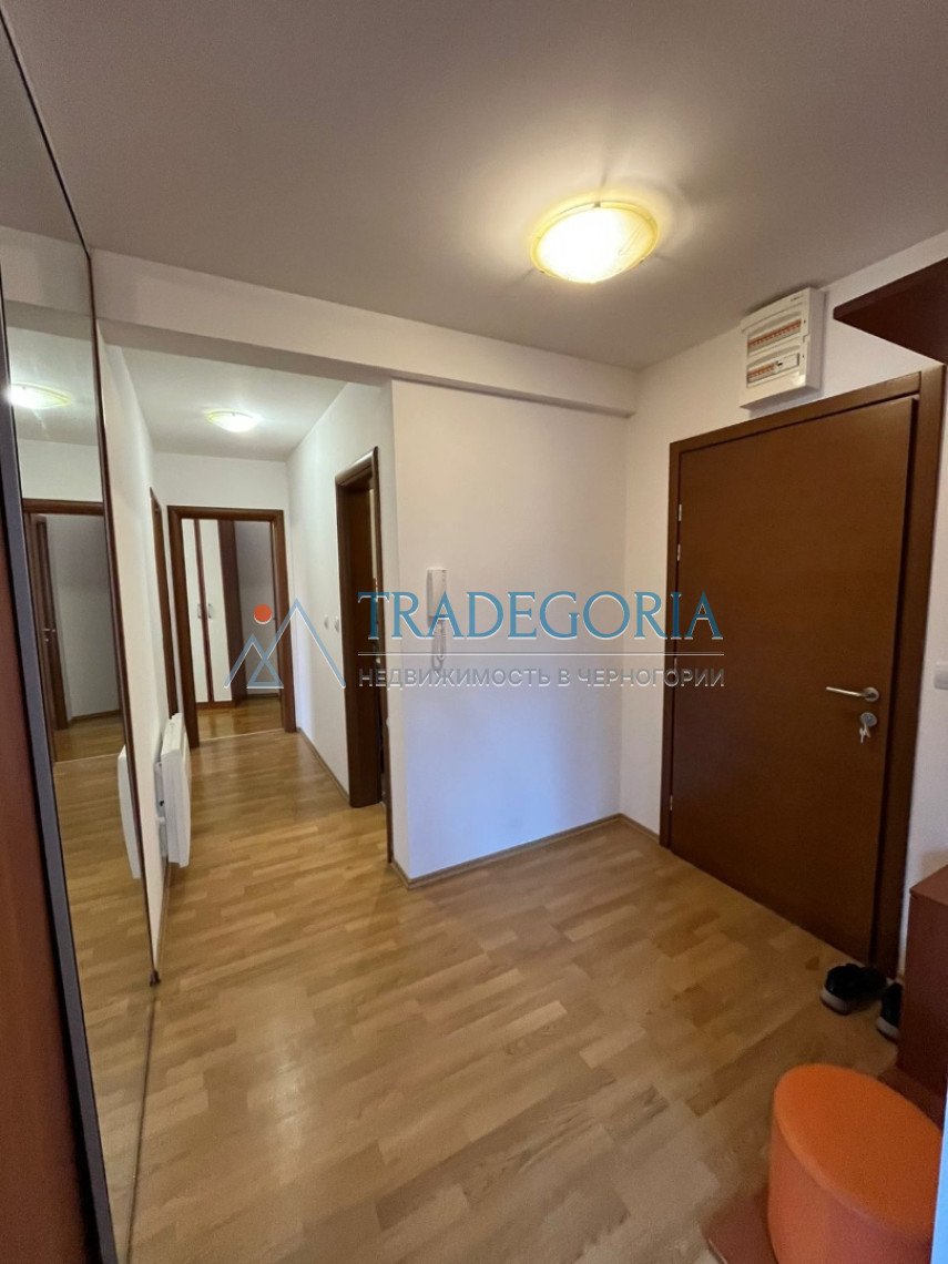 <p>Two bedroom apartment with two balconies in Becici</p><h3> Key parameters</h3> Location: Becici, next to the Mix Market store Property type: apartm