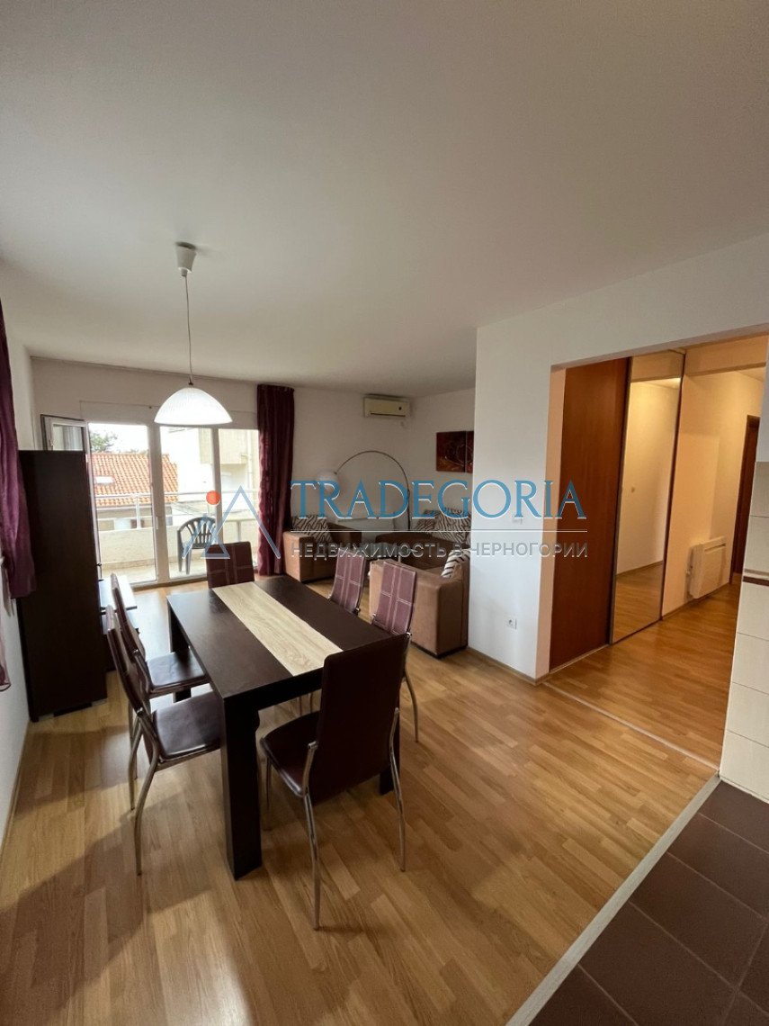 <p>Two bedroom apartment with two balconies in Becici</p><h3> Key parameters</h3> Location: Becici, next to the Mix Market store Property type: apartm