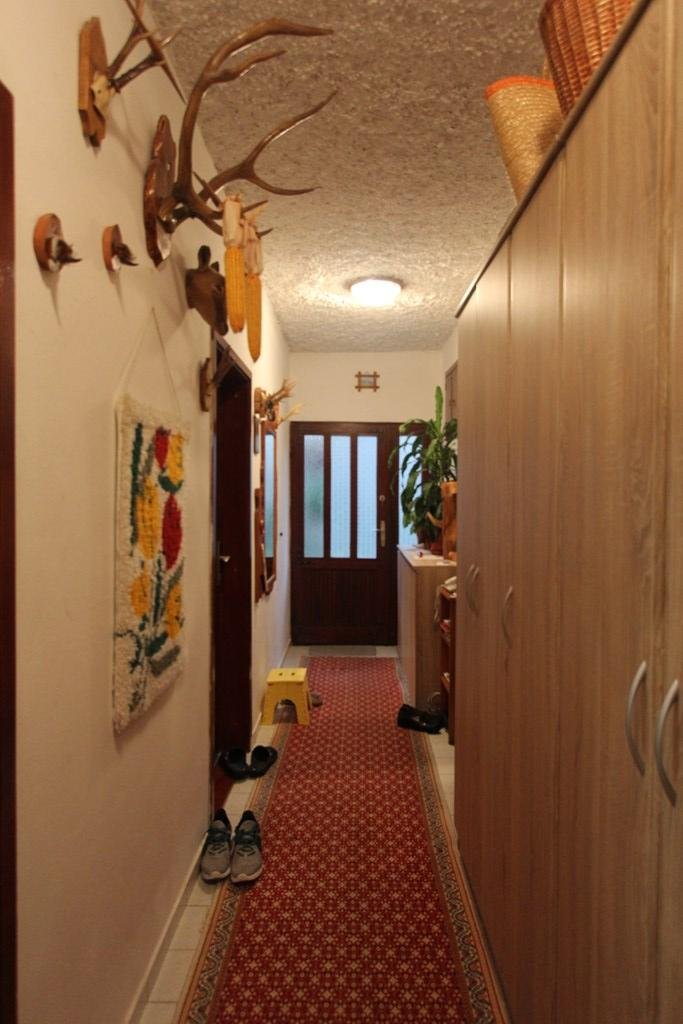 Mountine view house in Topla<br><br><p>Three-storey house for sale in Herceg Novi, Topla. The house is a cascade type and has a terrace with mountain 