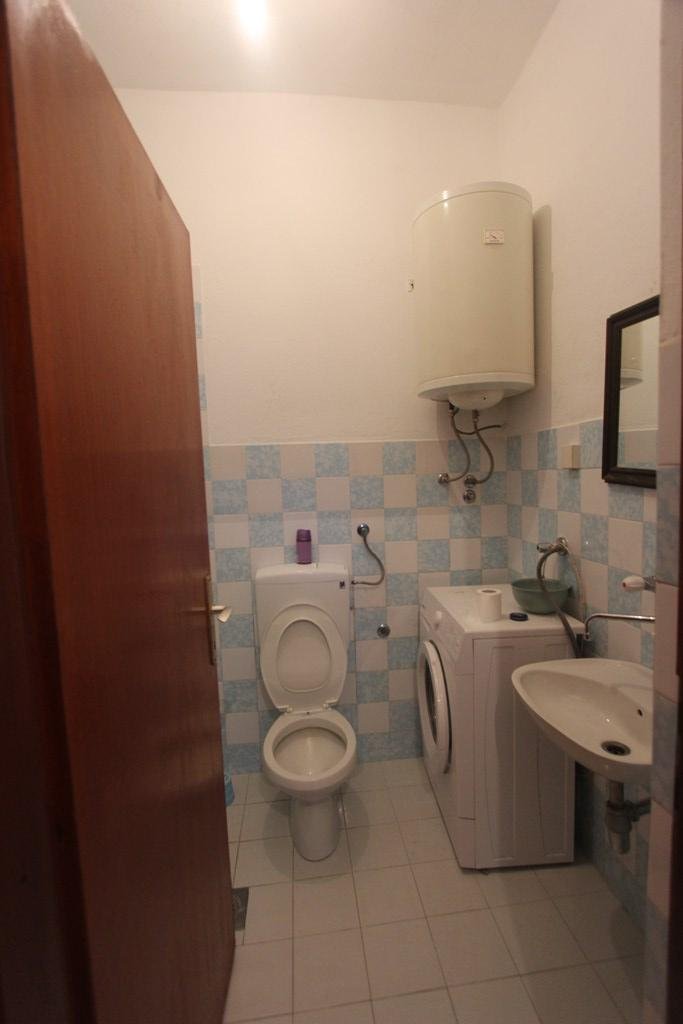 Mountine view house in Topla<br><br><p>Three-storey house for sale in Herceg Novi, Topla. The house is a cascade type and has a terrace with mountain 