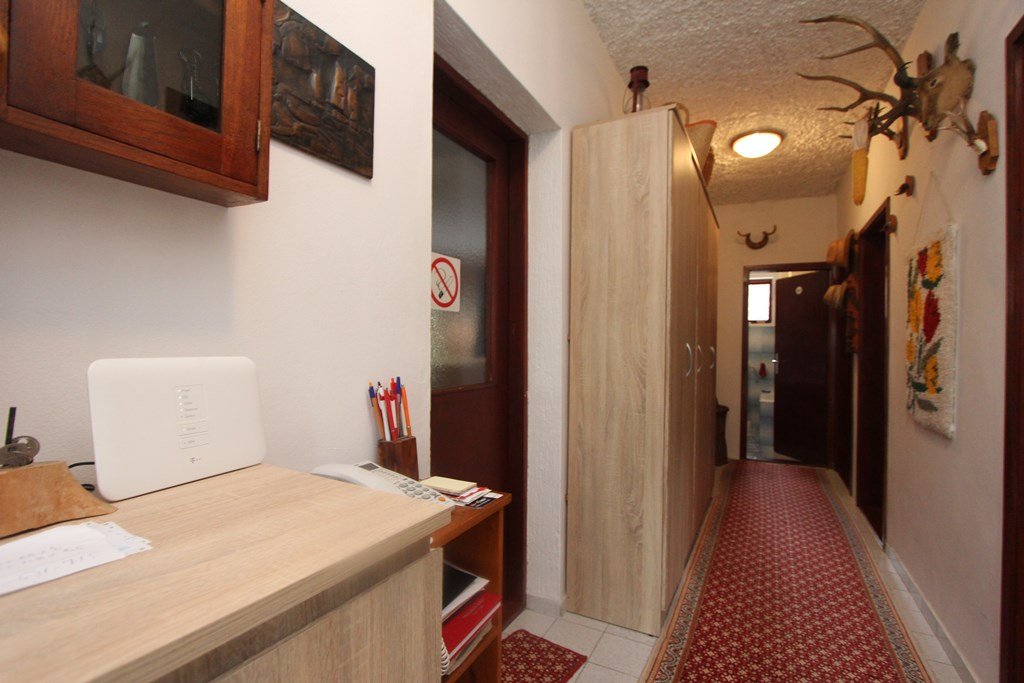 Mountine view house in Topla<br><br><p>Three-storey house for sale in Herceg Novi, Topla. The house is a cascade type and has a terrace with mountain 