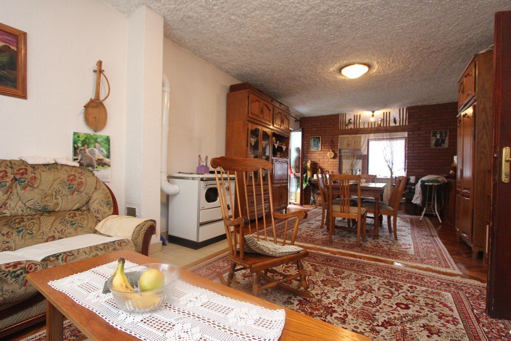 Mountine view house in Topla<br><br><p>Three-storey house for sale in Herceg Novi, Topla. The house is a cascade type and has a terrace with mountain 