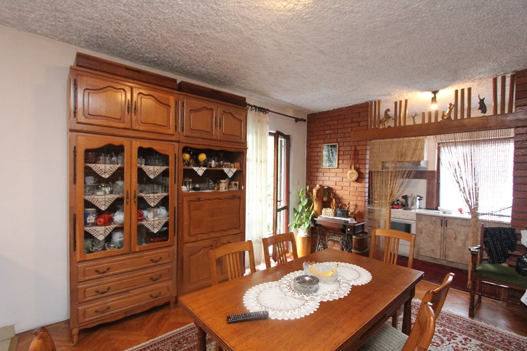 Mountine view house in Topla<br><br><p>Three-storey house for sale in Herceg Novi, Topla. The house is a cascade type and has a terrace with mountain 