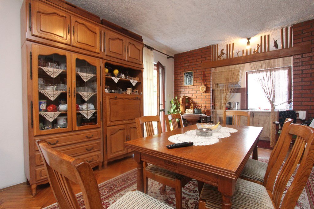 Mountine view house in Topla<br><br><p>Three-storey house for sale in Herceg Novi, Topla. The house is a cascade type and has a terrace with mountain 