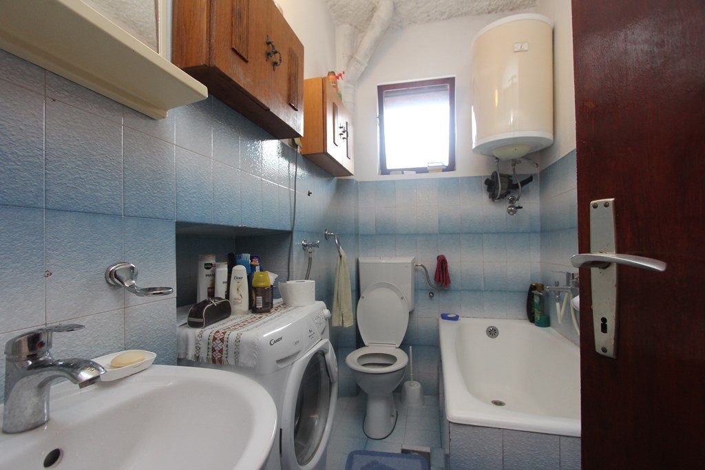 Mountine view house in Topla<br><br><p>Three-storey house for sale in Herceg Novi, Topla. The house is a cascade type and has a terrace with mountain 