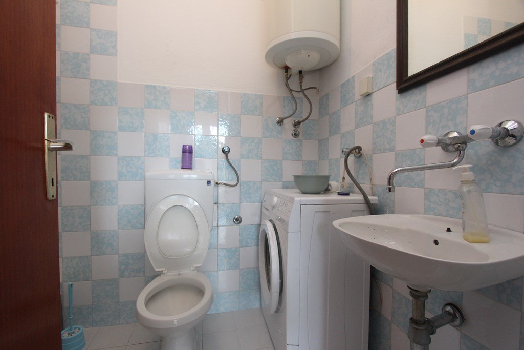 Mountine view house in Topla<br><br><p>Three-storey house for sale in Herceg Novi, Topla. The house is a cascade type and has a terrace with mountain 