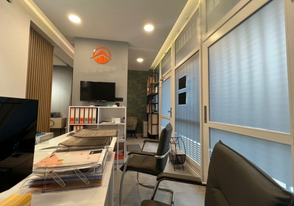 Description
Podgorica, the &quot;Old Airfield&quot; area. Office space
Fully equipped office
The area is 35 sq.m.
Ideal for different types of busines